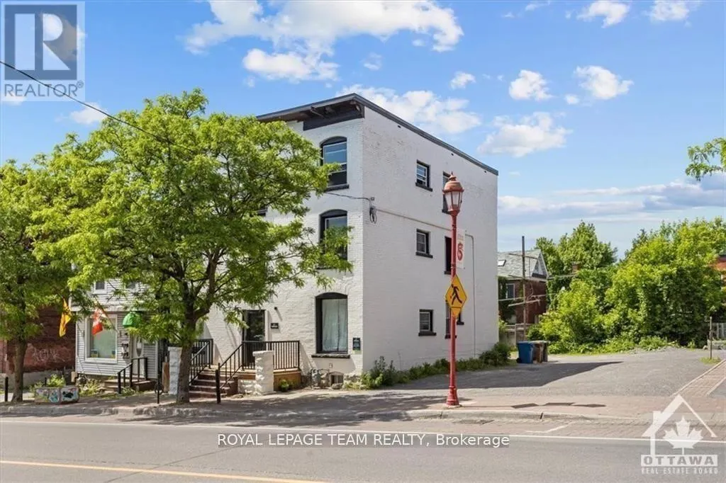 883 SOMERSET STREET W