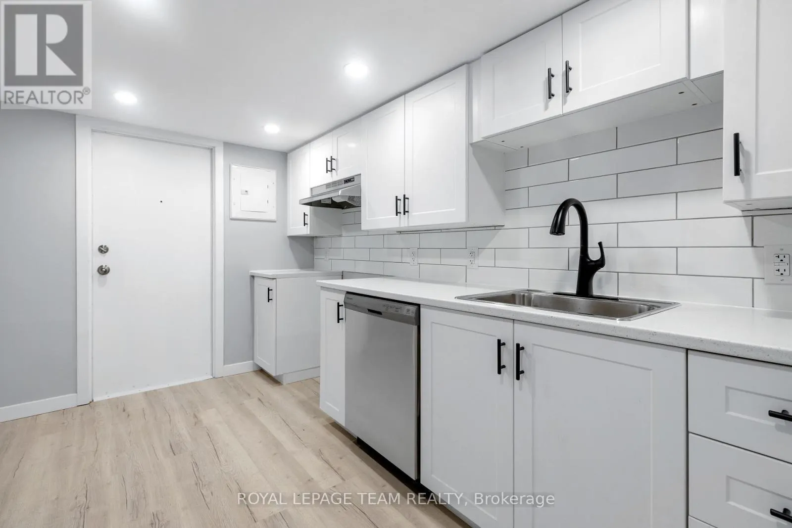 883 SOMERSET STREET W