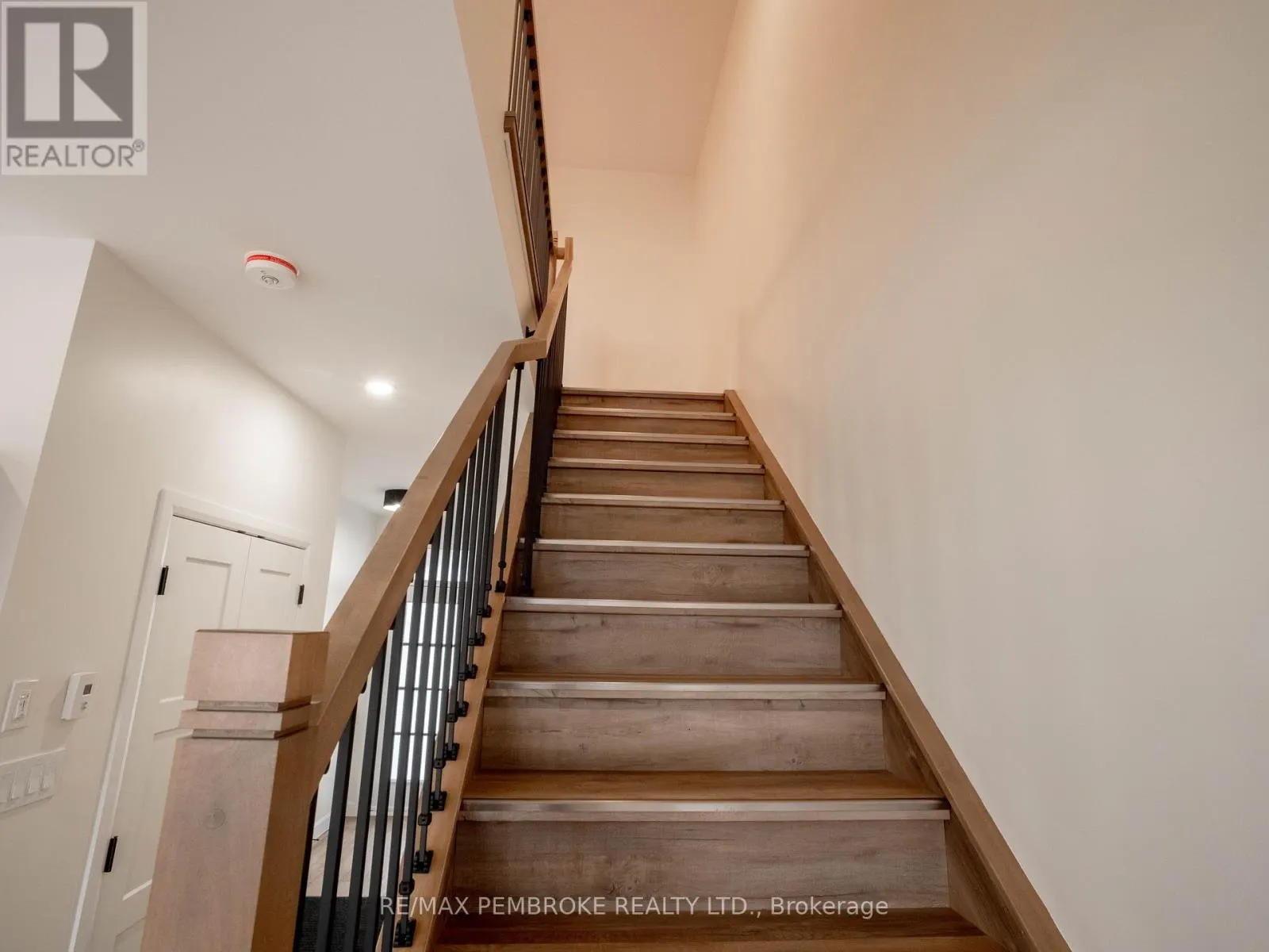 11 NORTHBROOK STREET