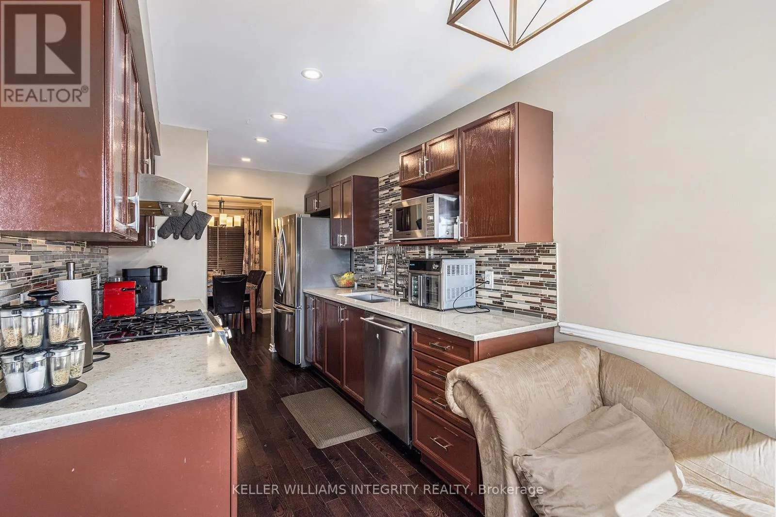 2114 BERGAMOT CIRCLE