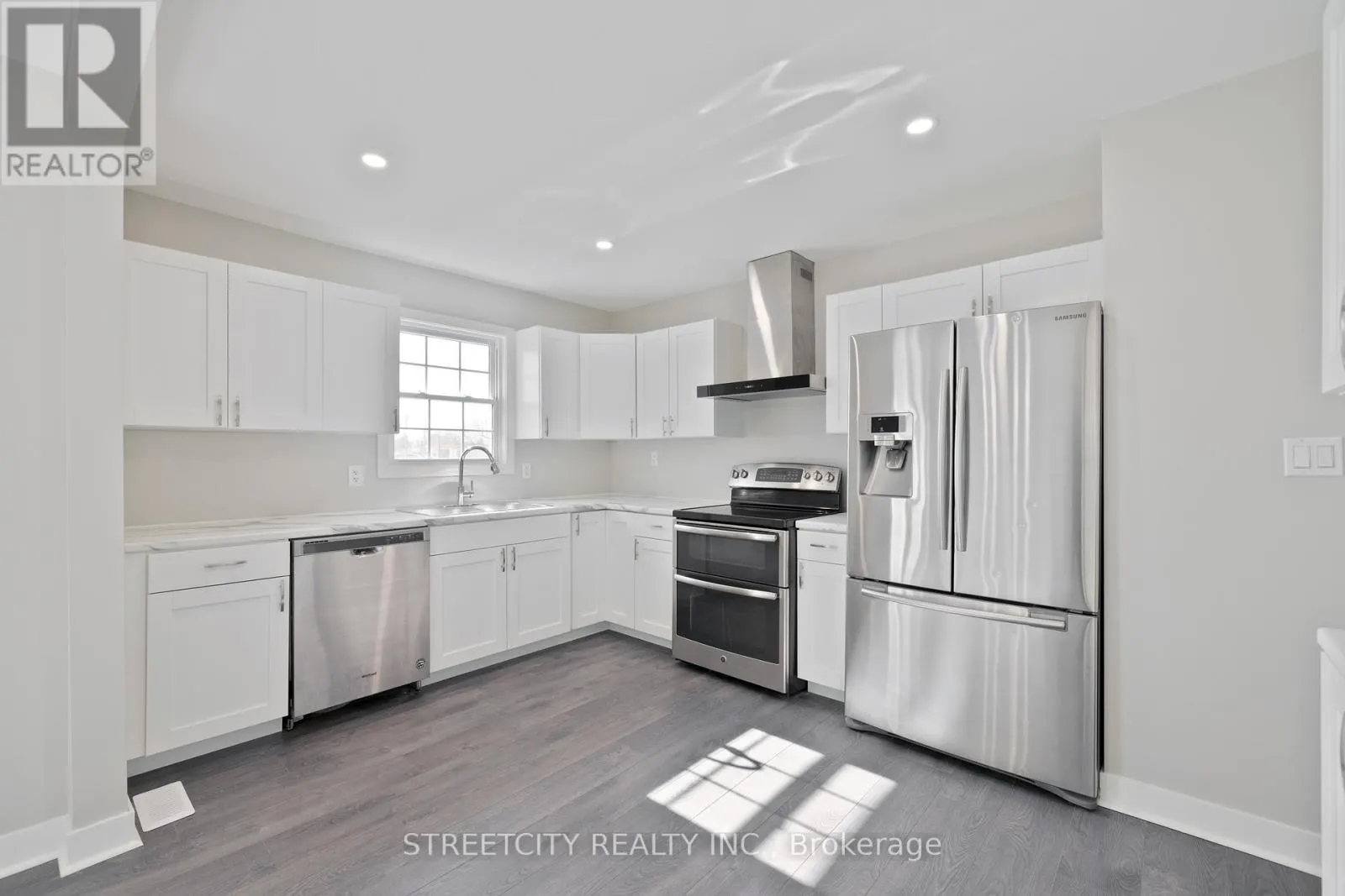 903 WESTBURY COURT