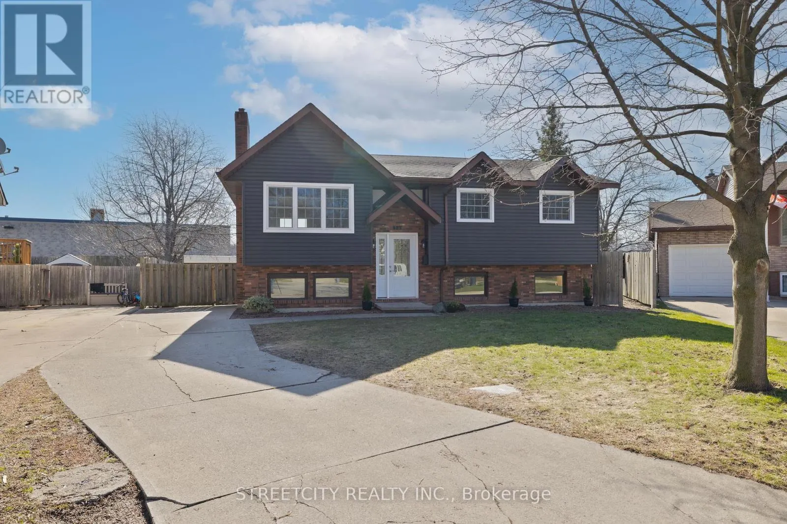 903 WESTBURY COURT