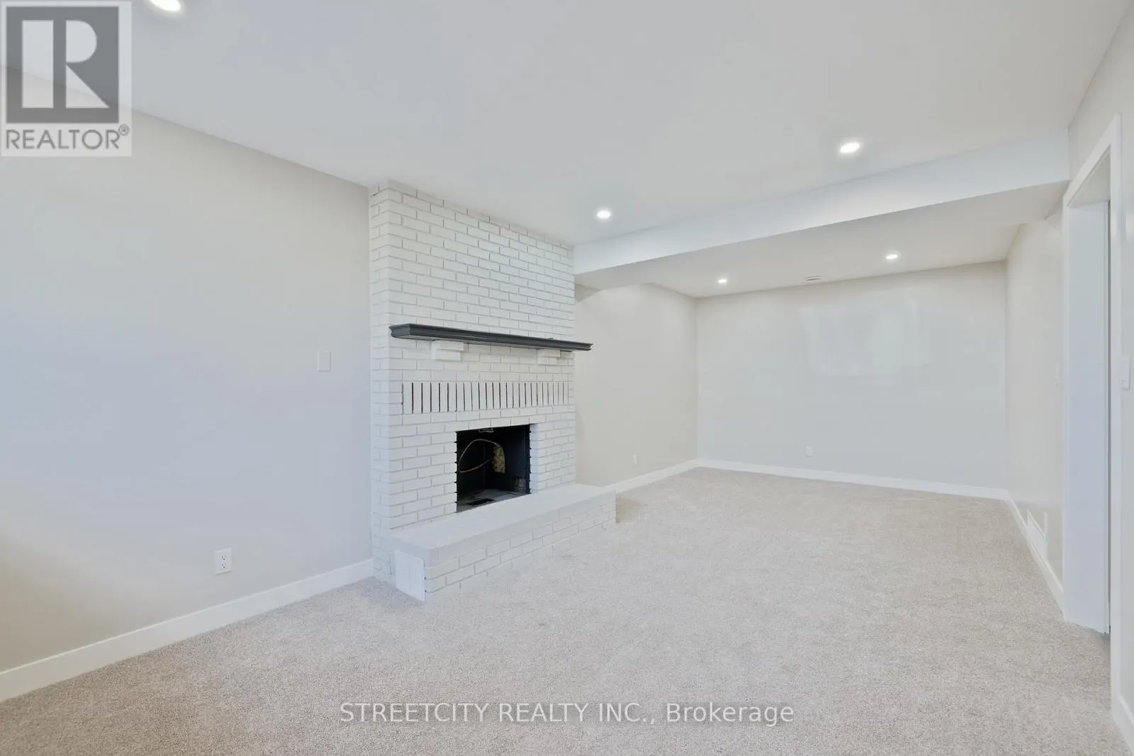 903 WESTBURY COURT