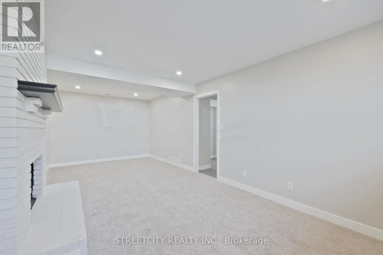 903 WESTBURY COURT