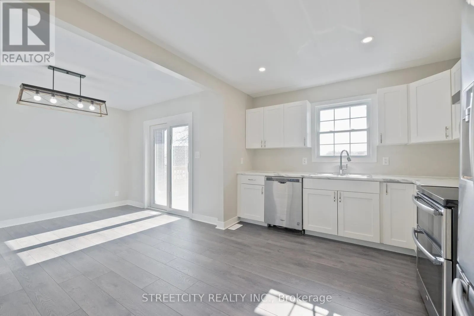 903 WESTBURY COURT