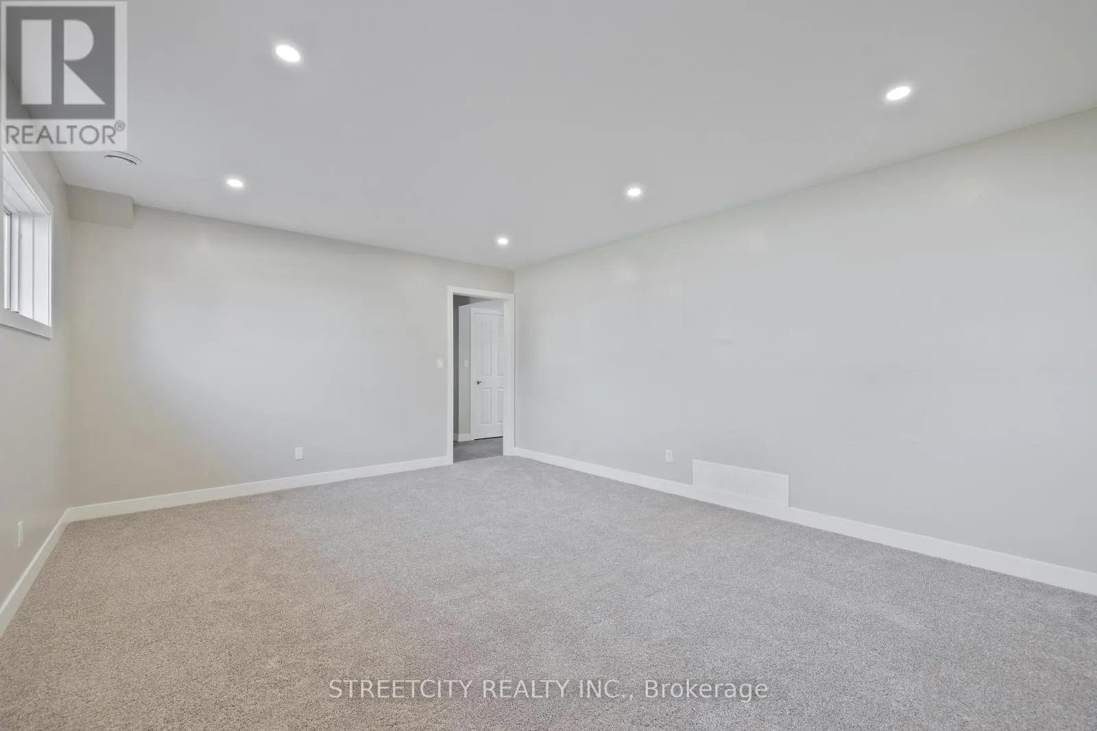 903 WESTBURY COURT