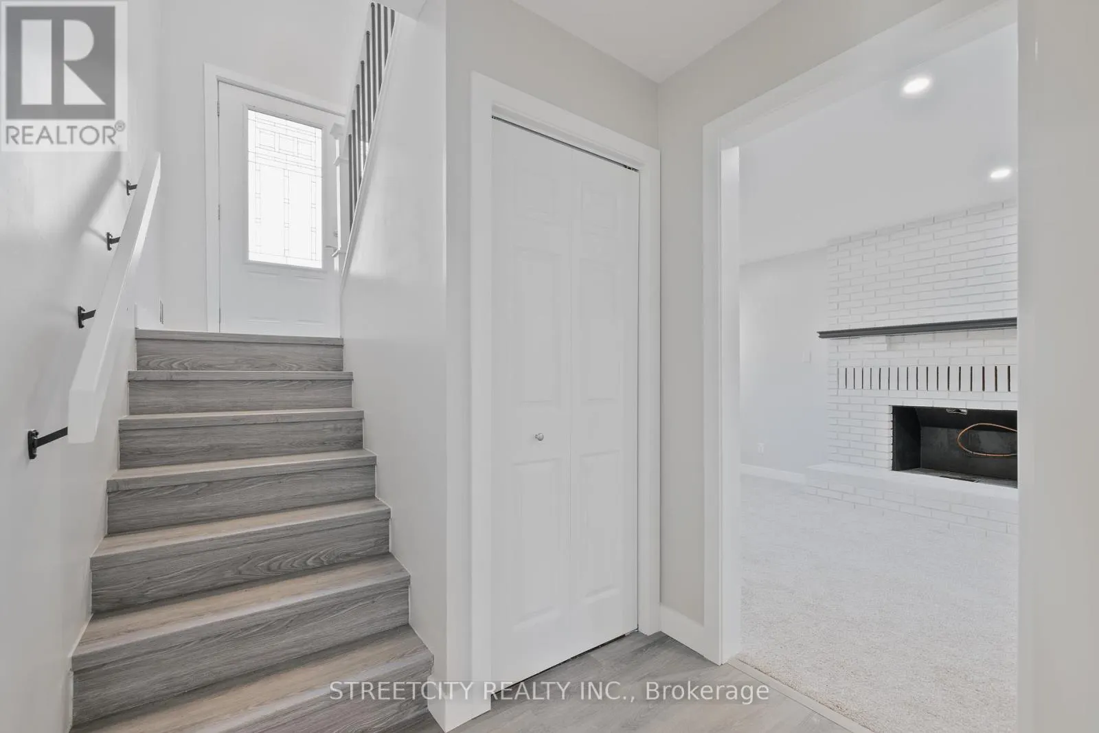 903 WESTBURY COURT