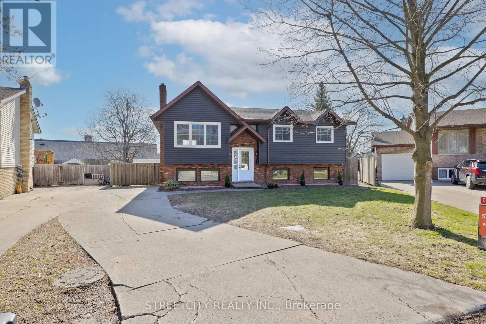 903 WESTBURY COURT
