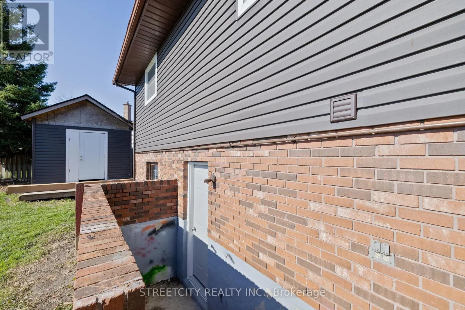 903 WESTBURY COURT