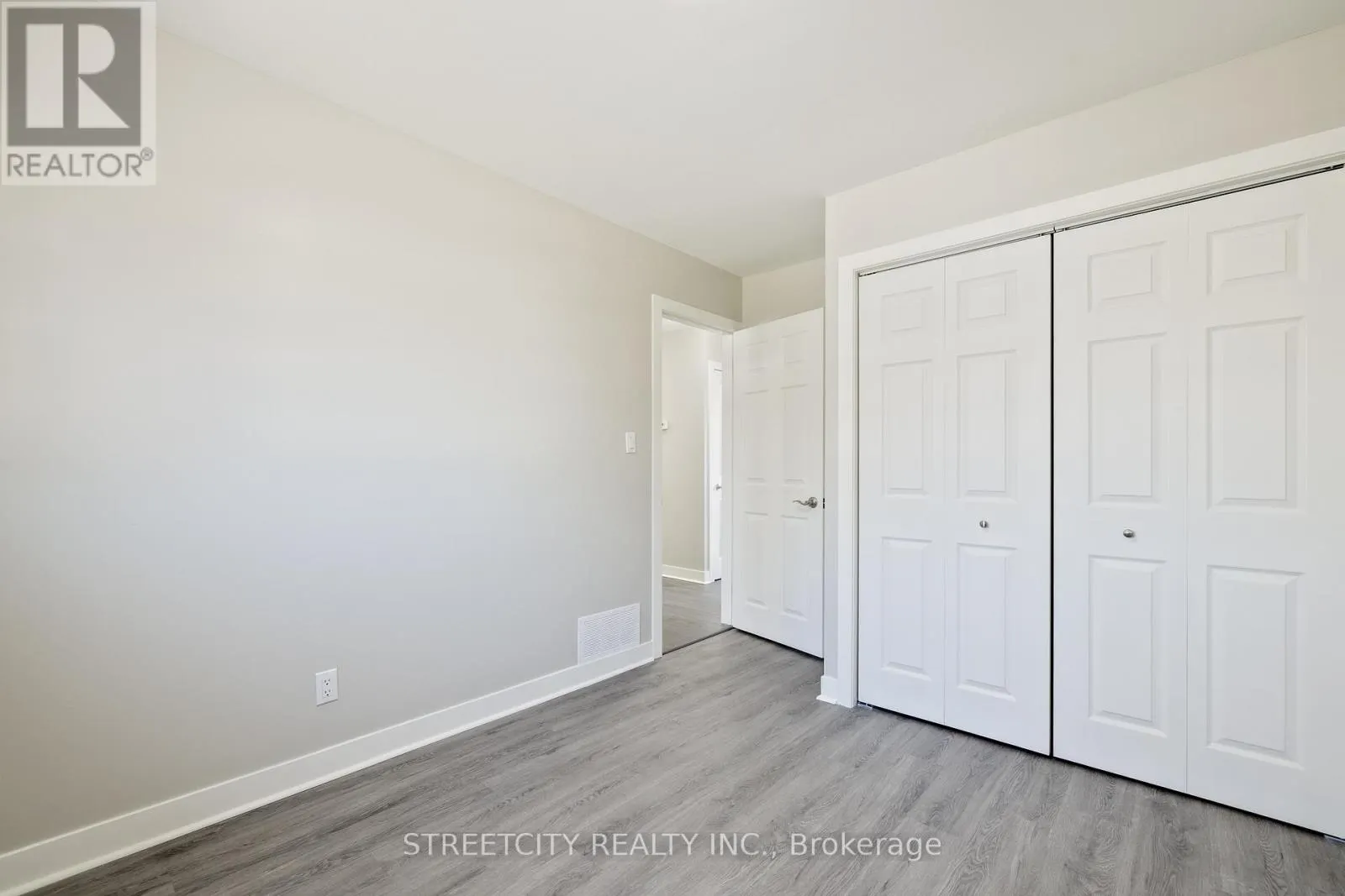 903 WESTBURY COURT