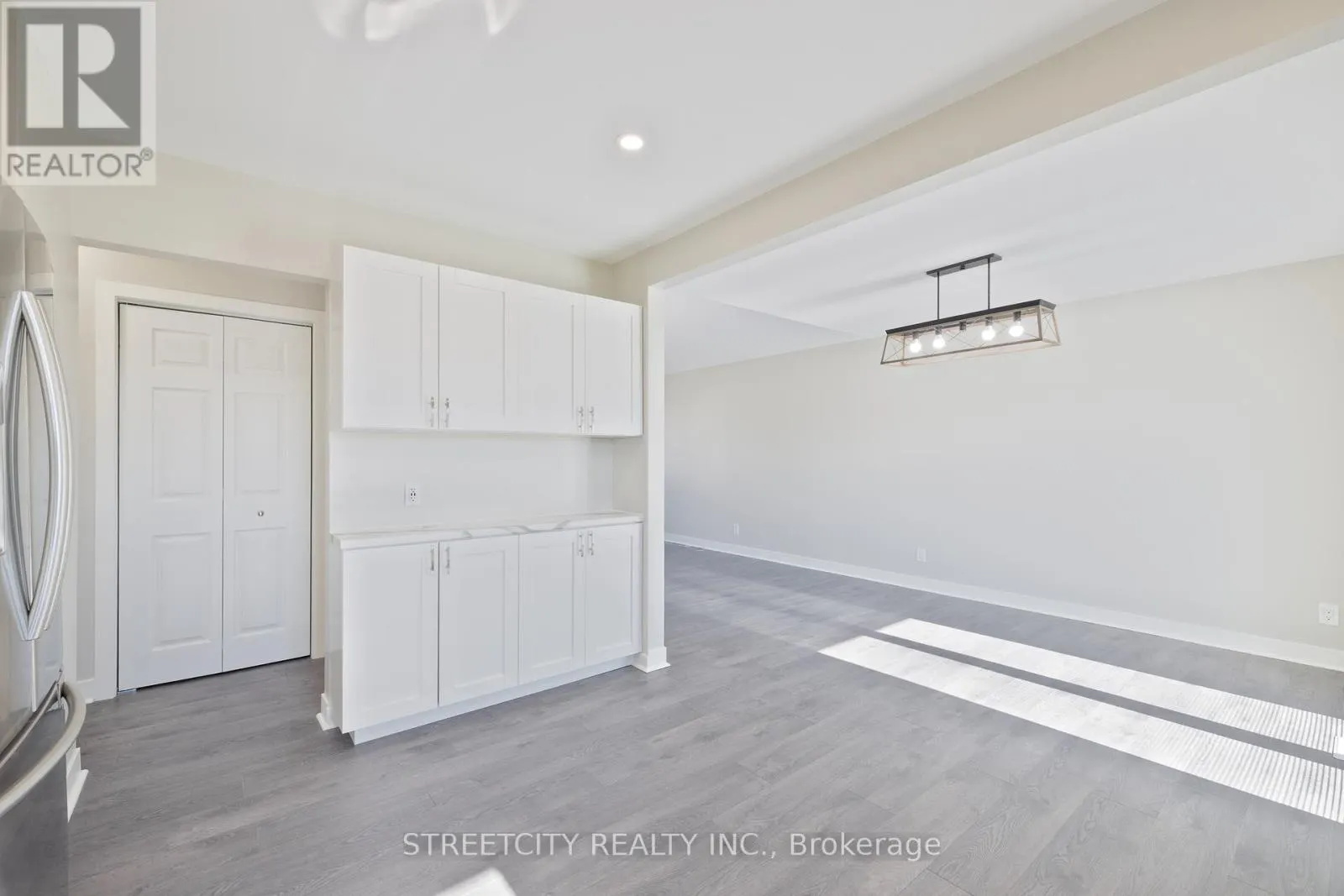 903 WESTBURY COURT