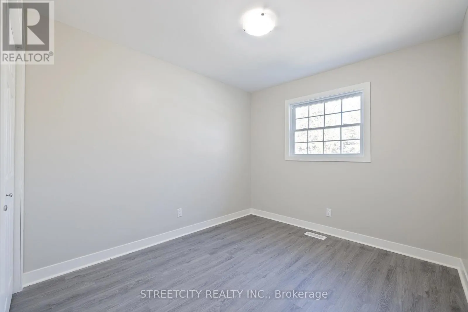 903 WESTBURY COURT