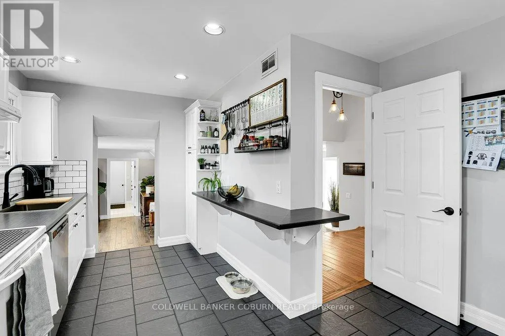 11391 LAKESHORE DRIVE