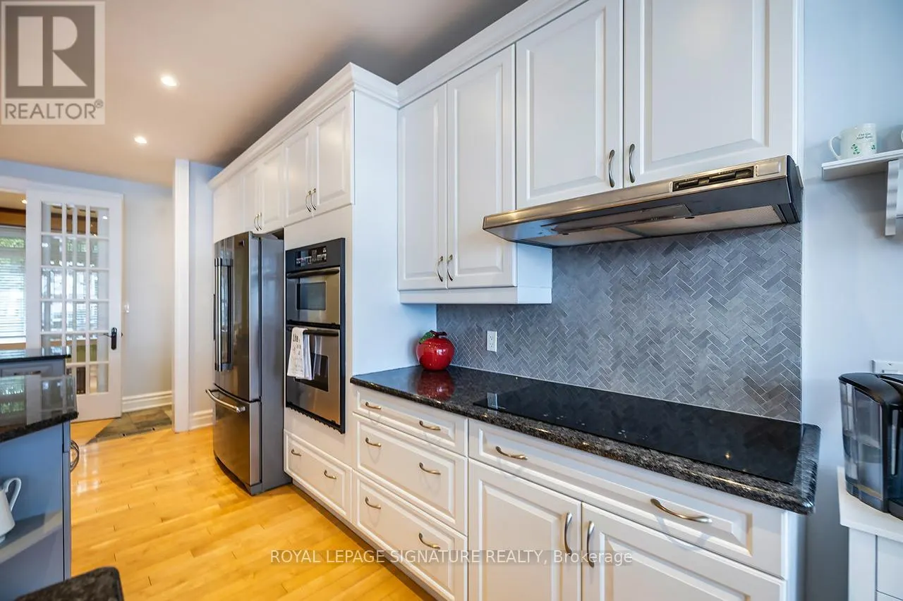 1524 WESTVIEW CRESCENT