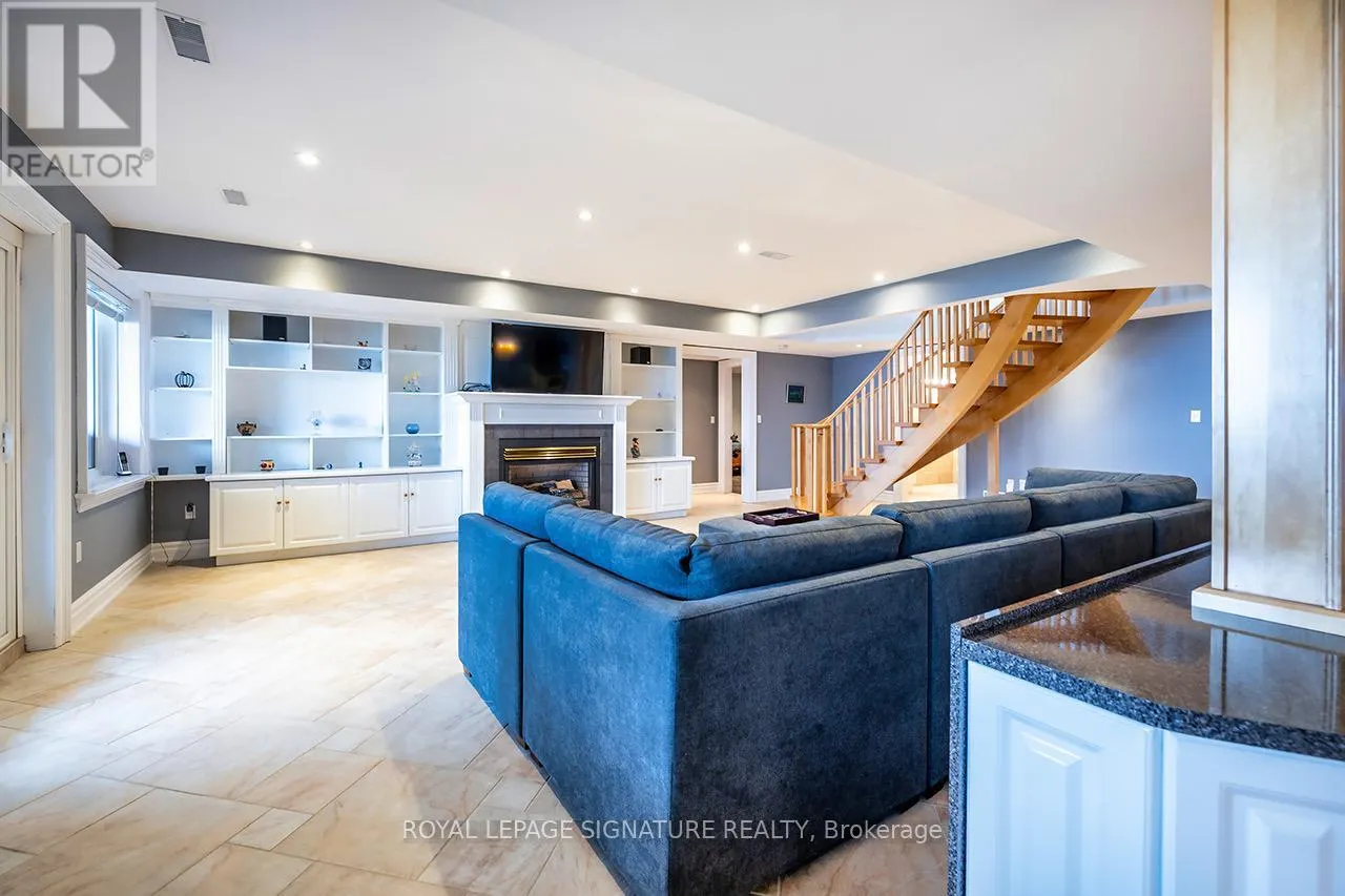 1524 WESTVIEW CRESCENT