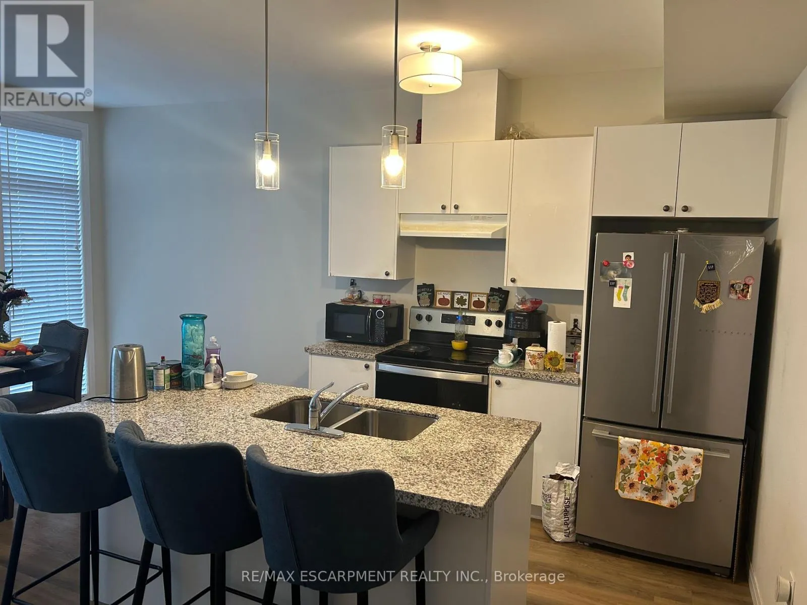 15 - 270 MELVIN AVENUE