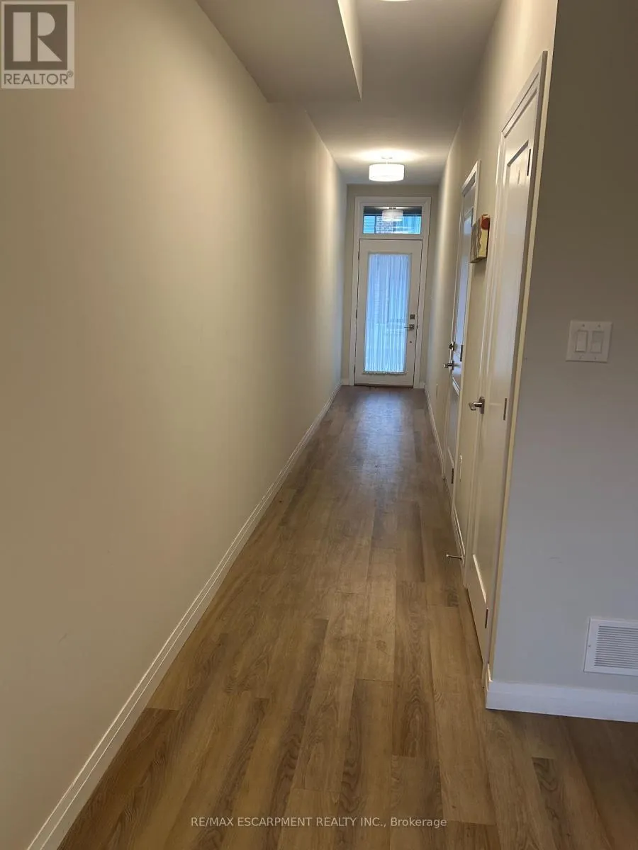 15 - 270 MELVIN AVENUE