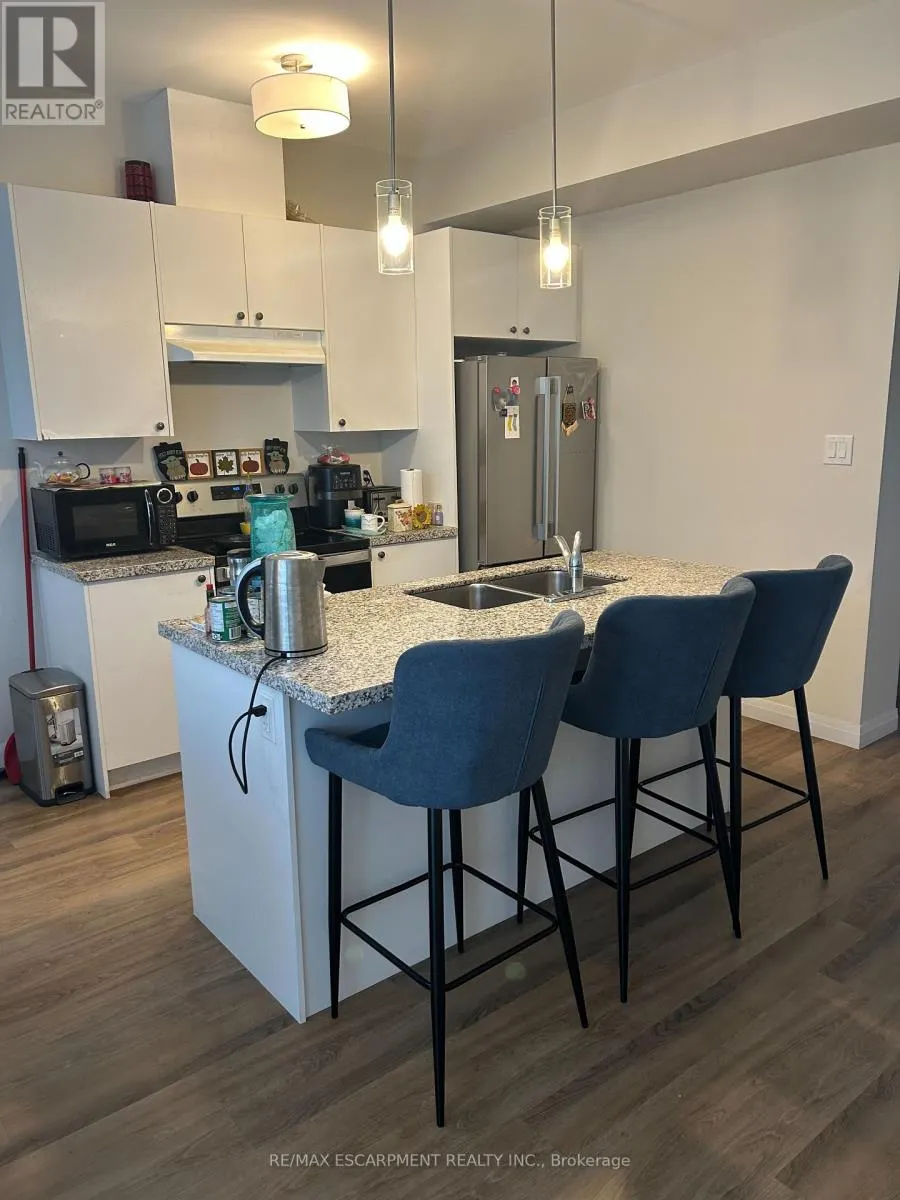 15 - 270 MELVIN AVENUE