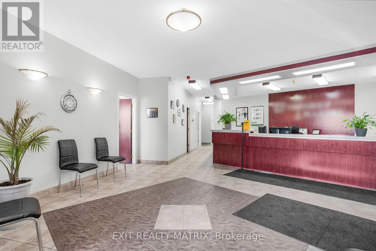 500 - 1 MAIN STREET E
