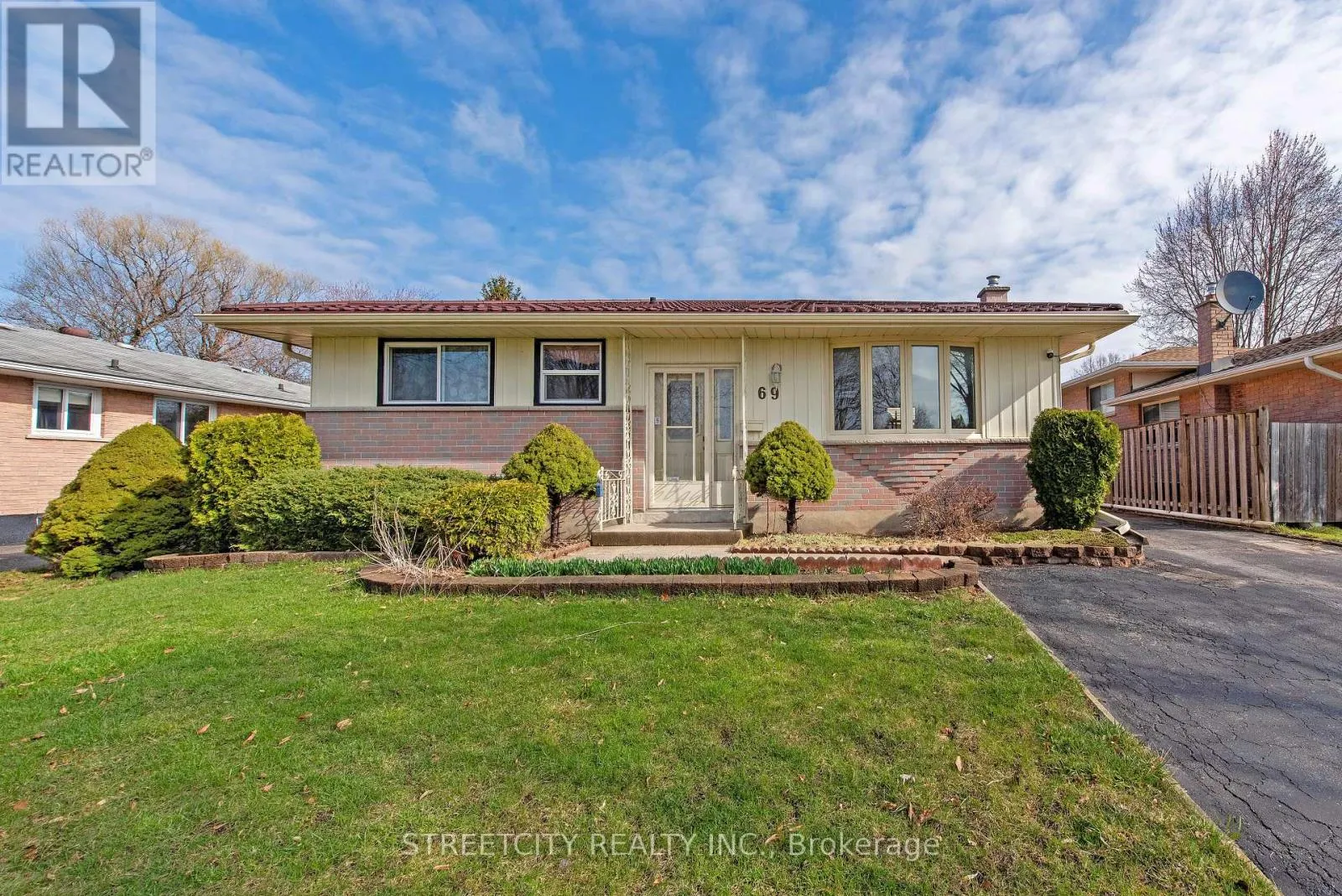 69 ALAYNE CRESCENT