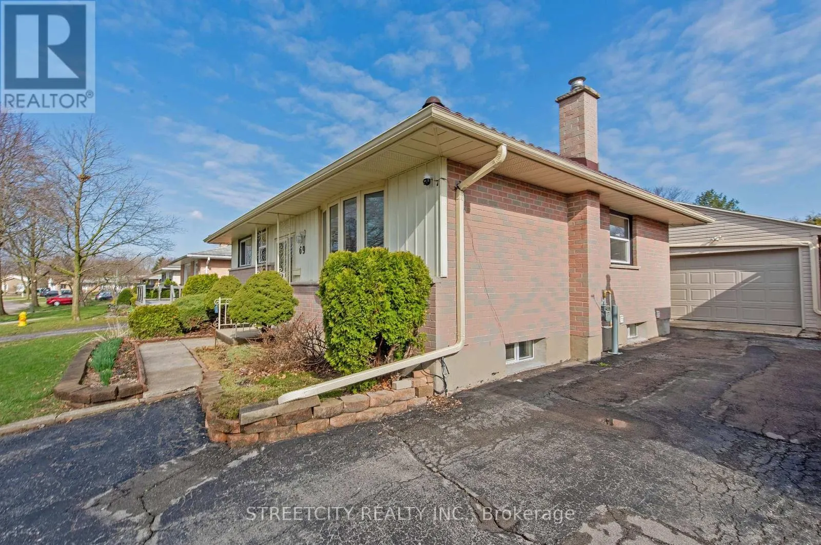 69 ALAYNE CRESCENT