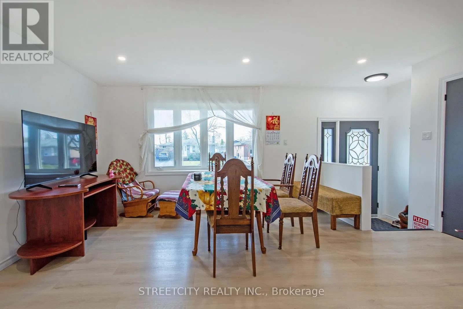69 ALAYNE CRESCENT