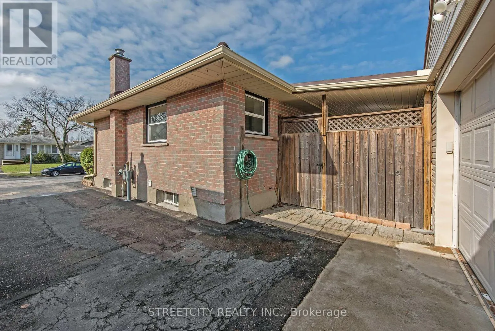 69 ALAYNE CRESCENT