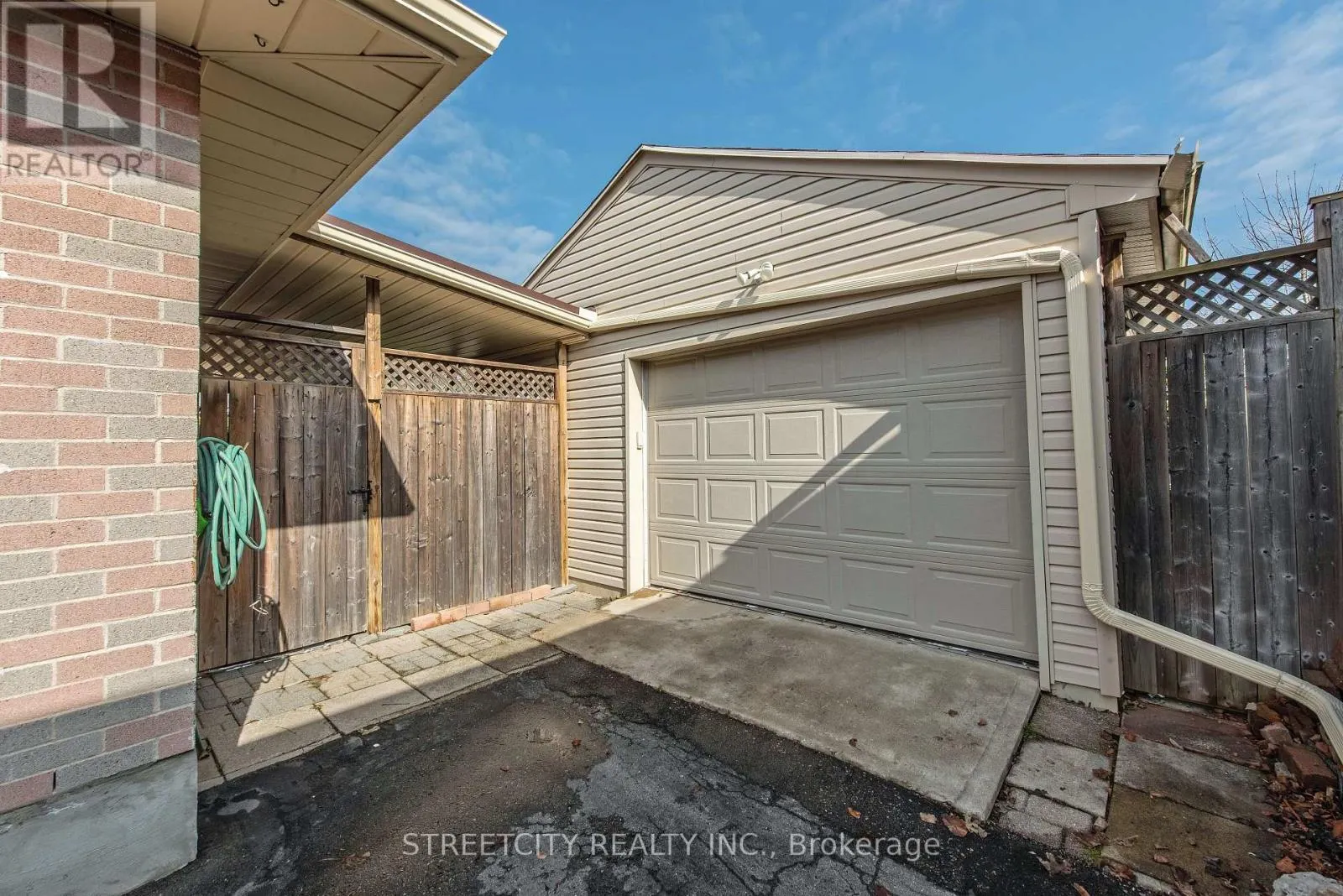 69 ALAYNE CRESCENT