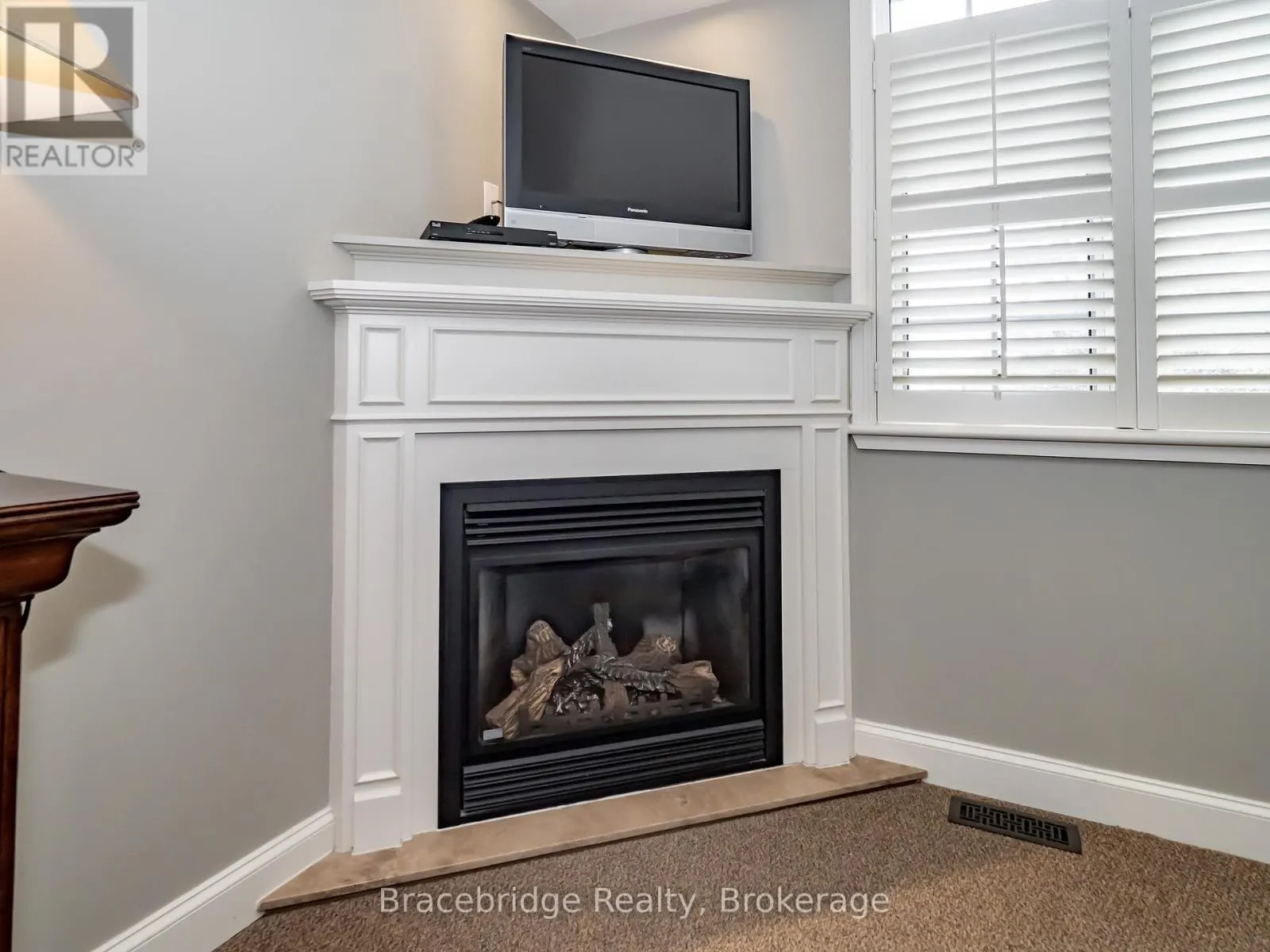 CARLING 9 W8 - 3876 MUSKOKA ROAD 118 HIGHWAY W