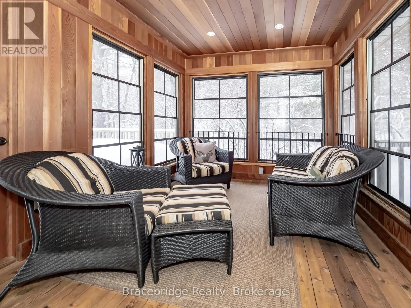 CARLING 9 W8 - 3876 MUSKOKA ROAD 118 HIGHWAY W