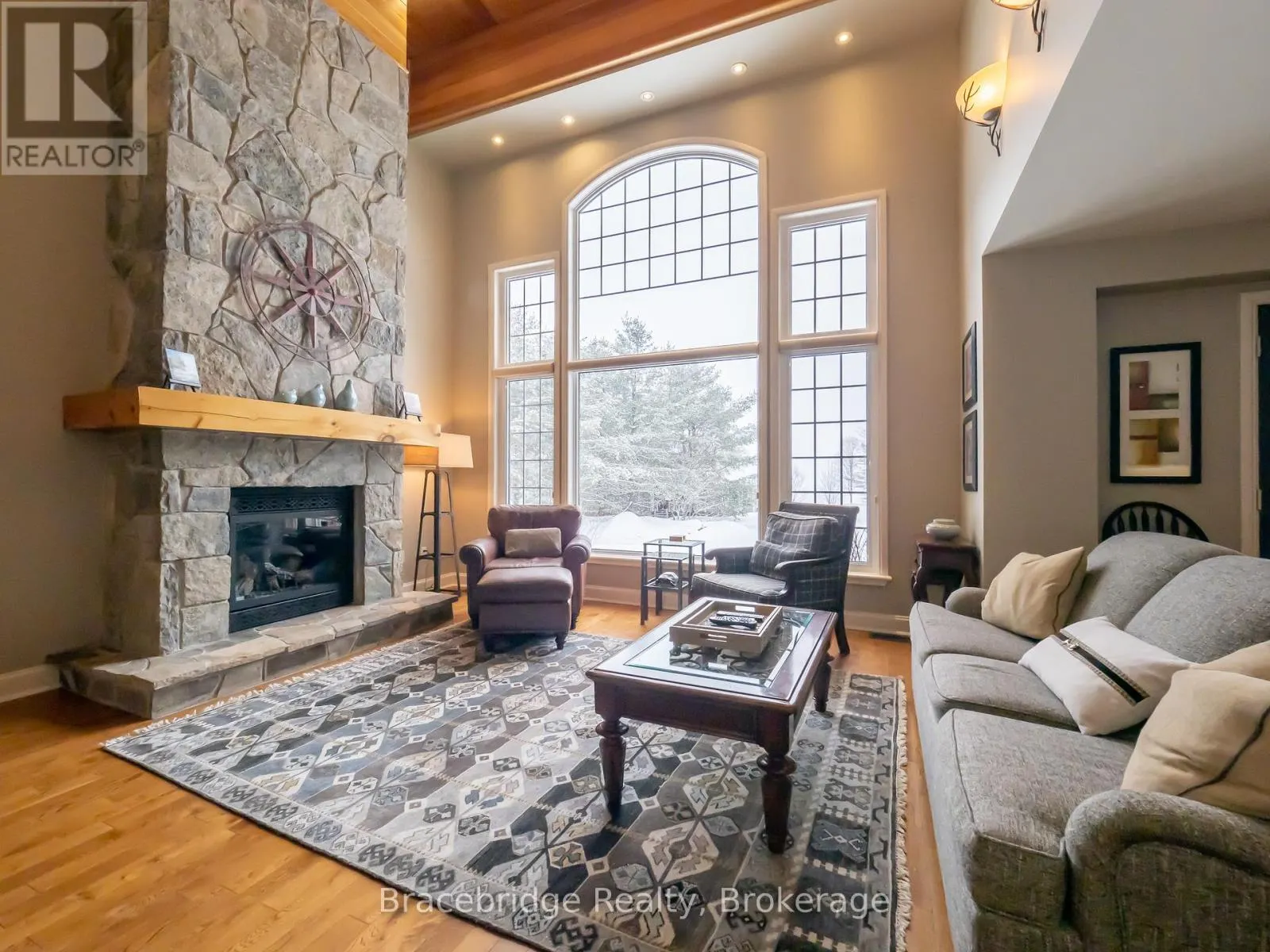 CARLING 9 W8 - 3876 MUSKOKA ROAD 118 HIGHWAY W