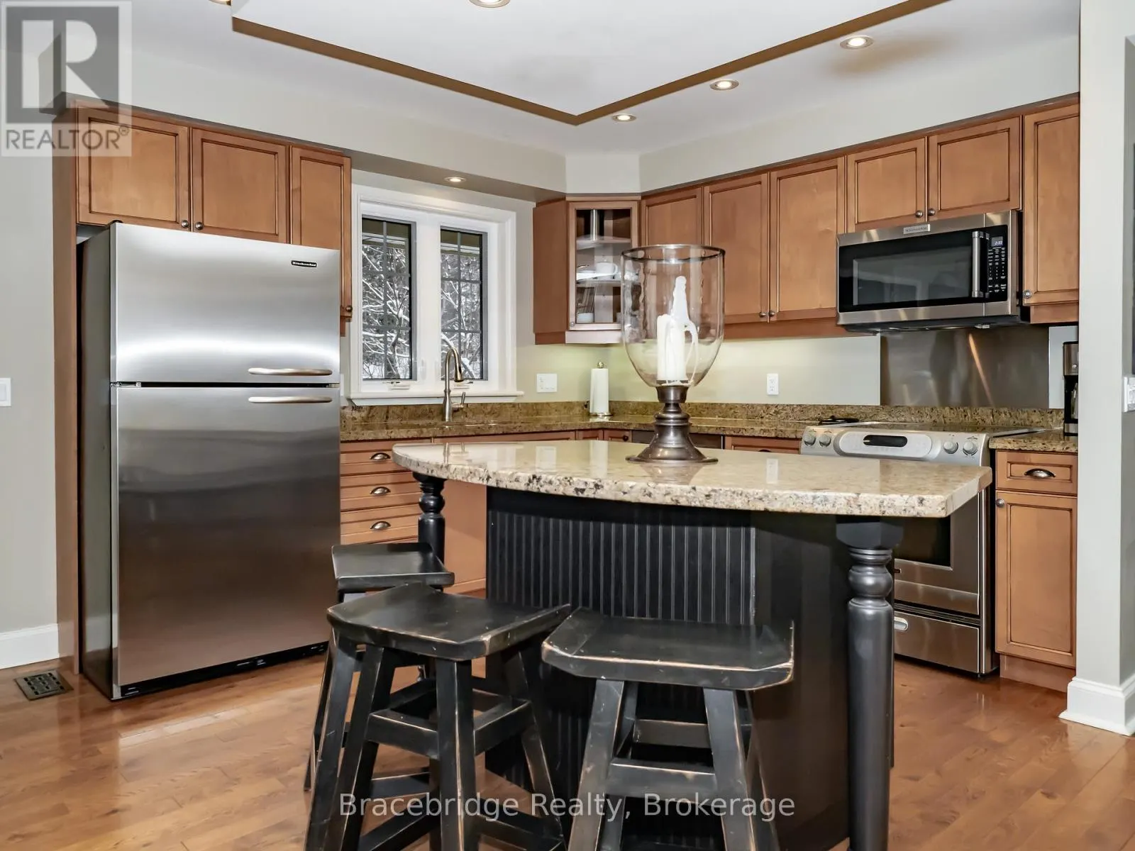 CARLING 9 W8 - 3876 MUSKOKA ROAD 118 HIGHWAY W