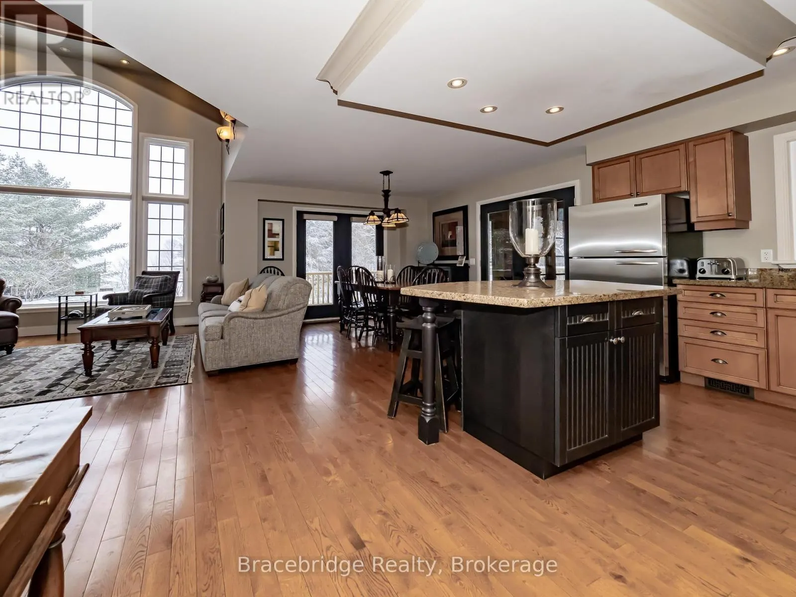 CARLING 9 W8 - 3876 MUSKOKA ROAD 118 HIGHWAY W