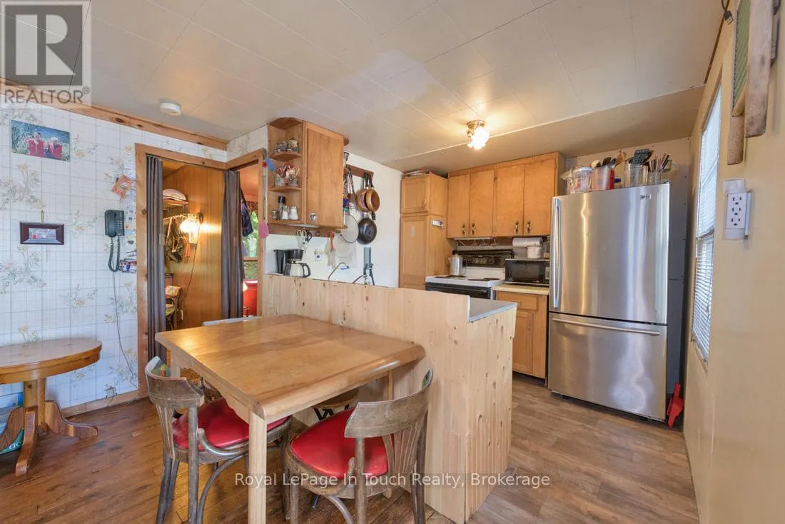 18 HEALEY LAKE