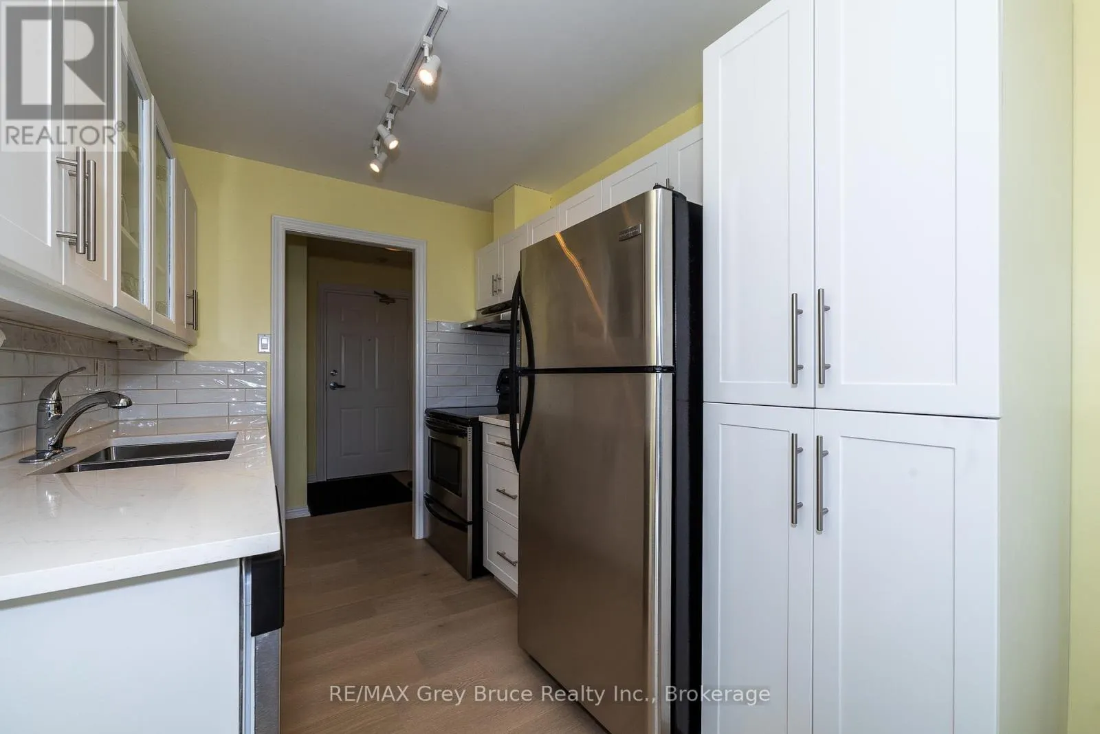 502 - 850 6TH STREET E, #502
