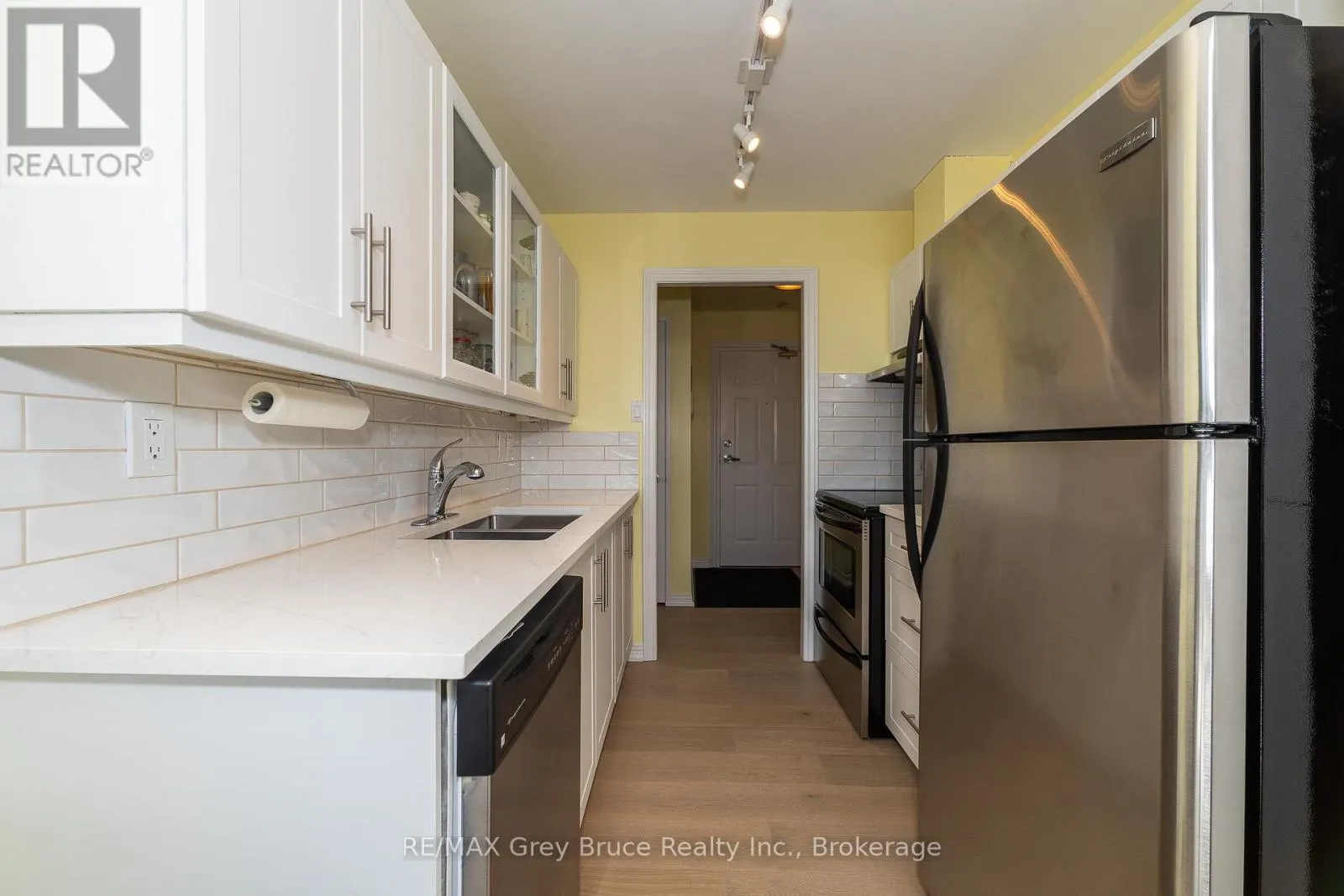 502 - 850 6TH STREET E, #502