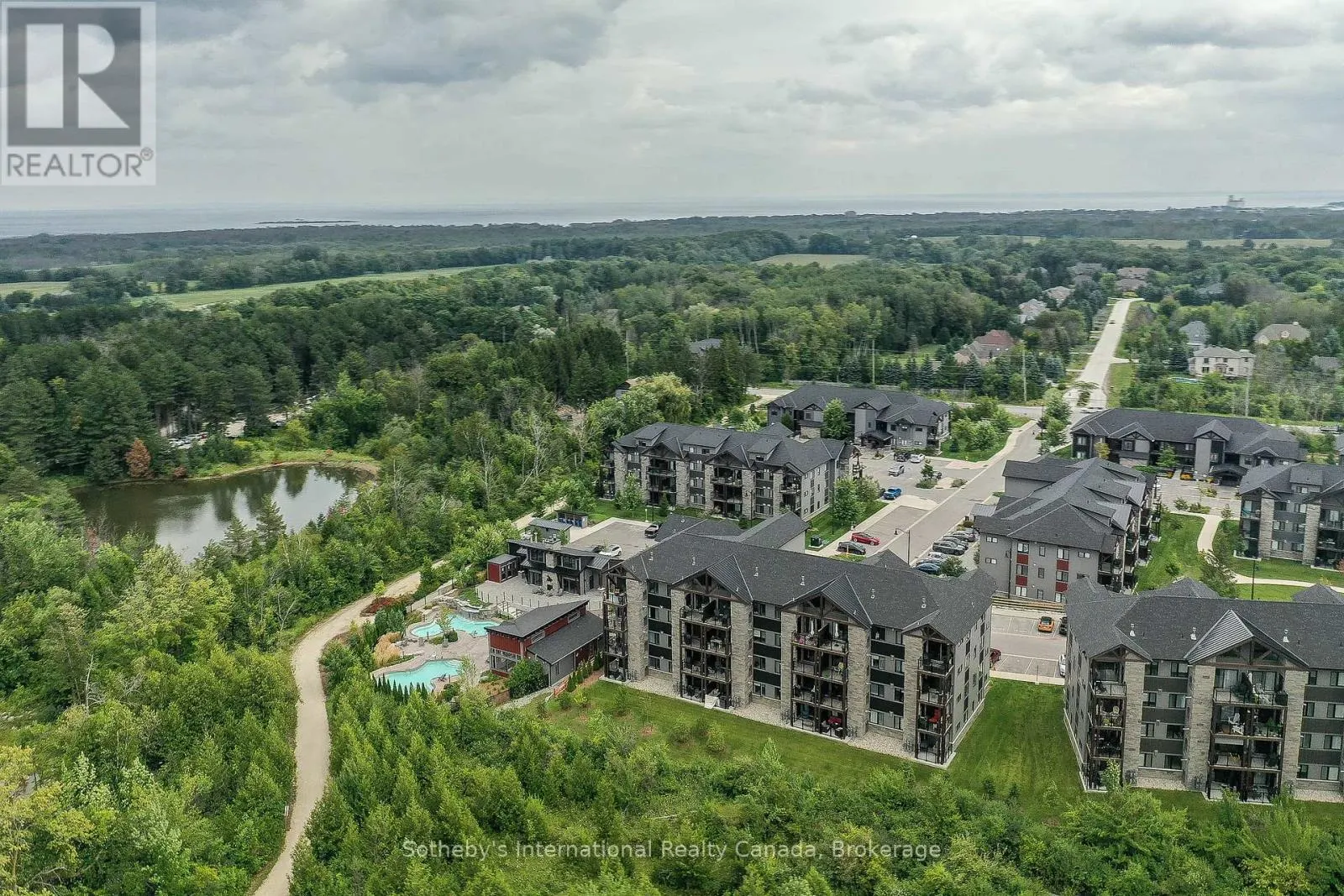 402 - 16 BECKWITH LANE, #402