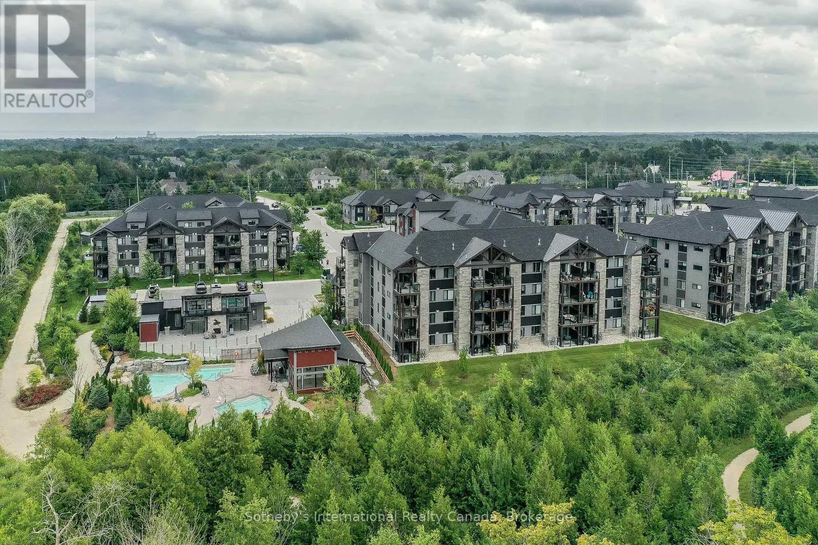402 - 16 BECKWITH LANE, #402