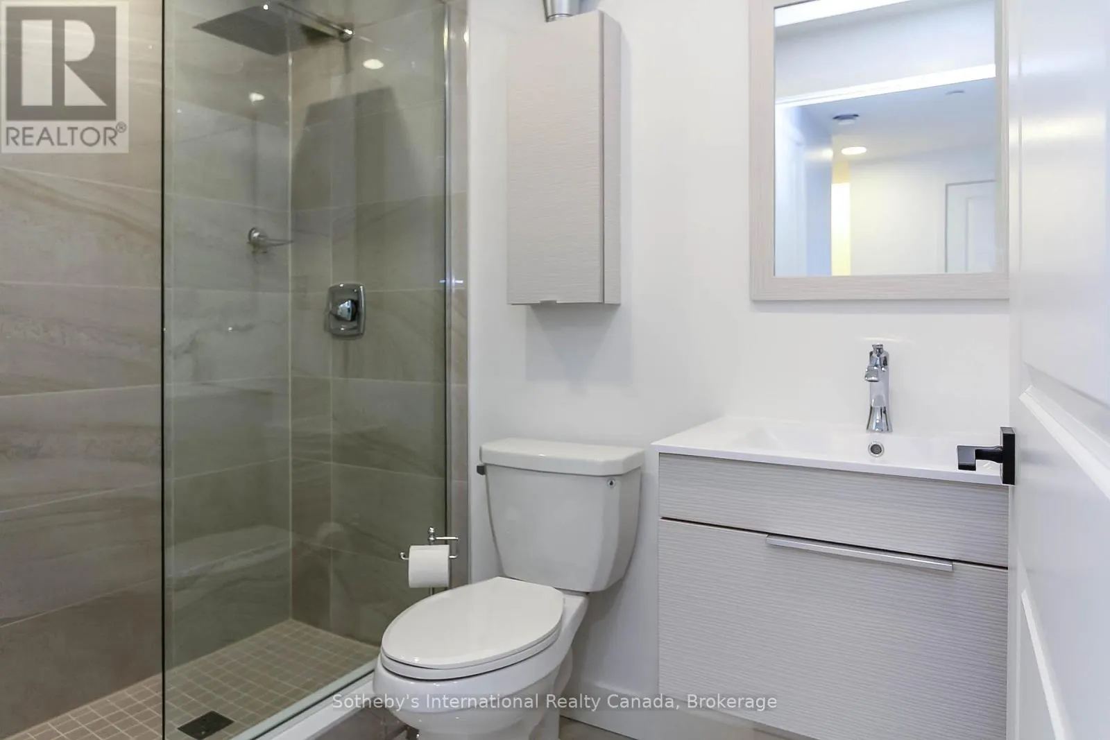 402 - 16 BECKWITH LANE, #402