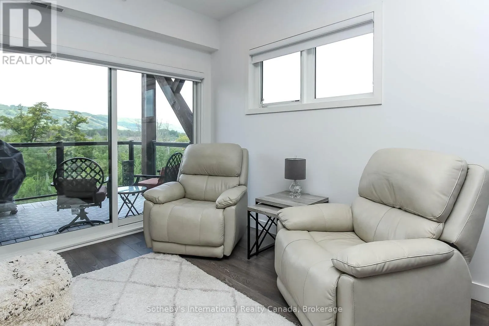 402 - 16 BECKWITH LANE, #402