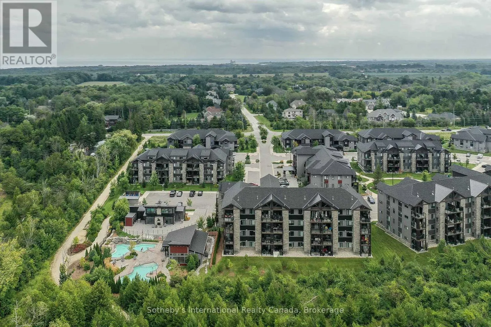 402 - 16 BECKWITH LANE, #402