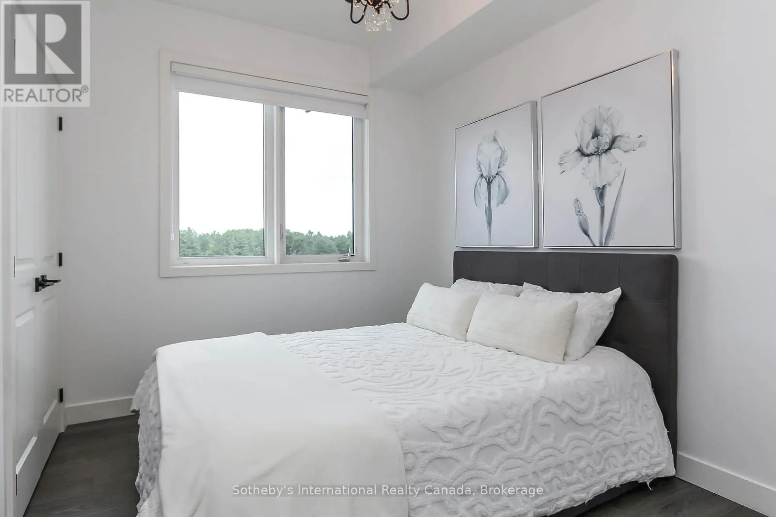 402 - 16 BECKWITH LANE, #402