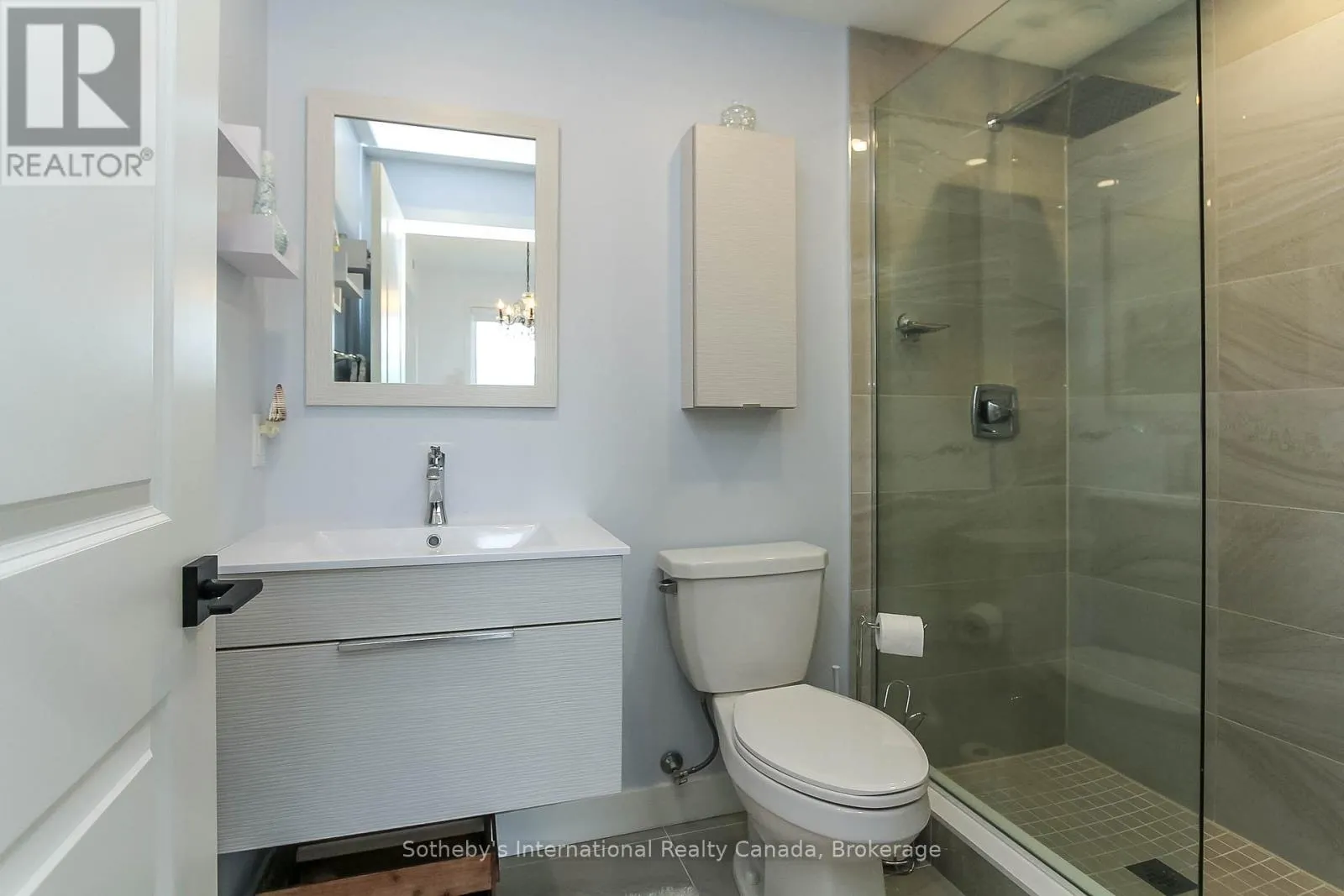 402 - 16 BECKWITH LANE, #402