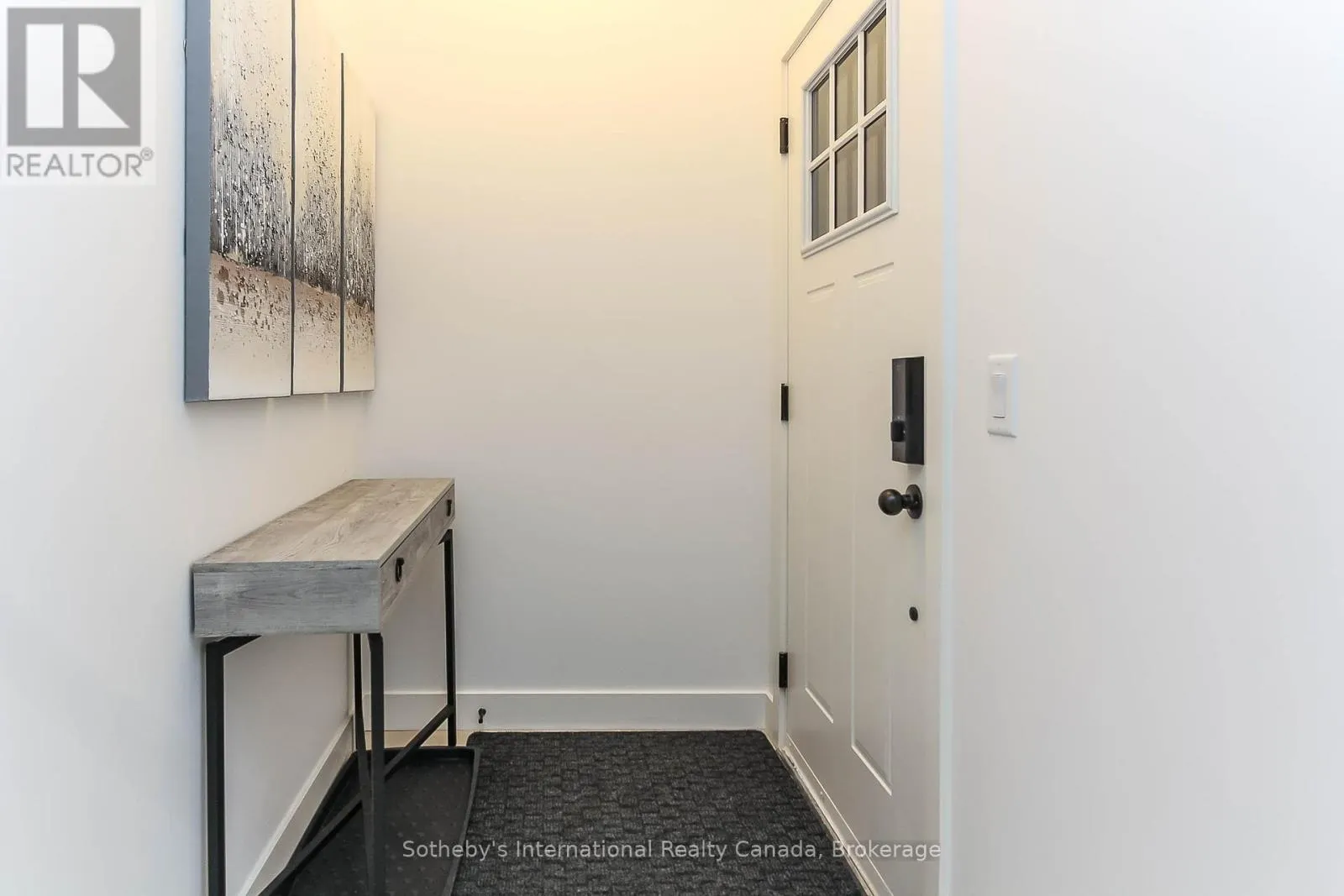 402 - 16 BECKWITH LANE, #402