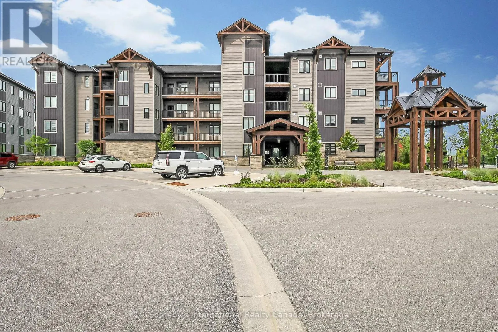 402 - 16 BECKWITH LANE, #402