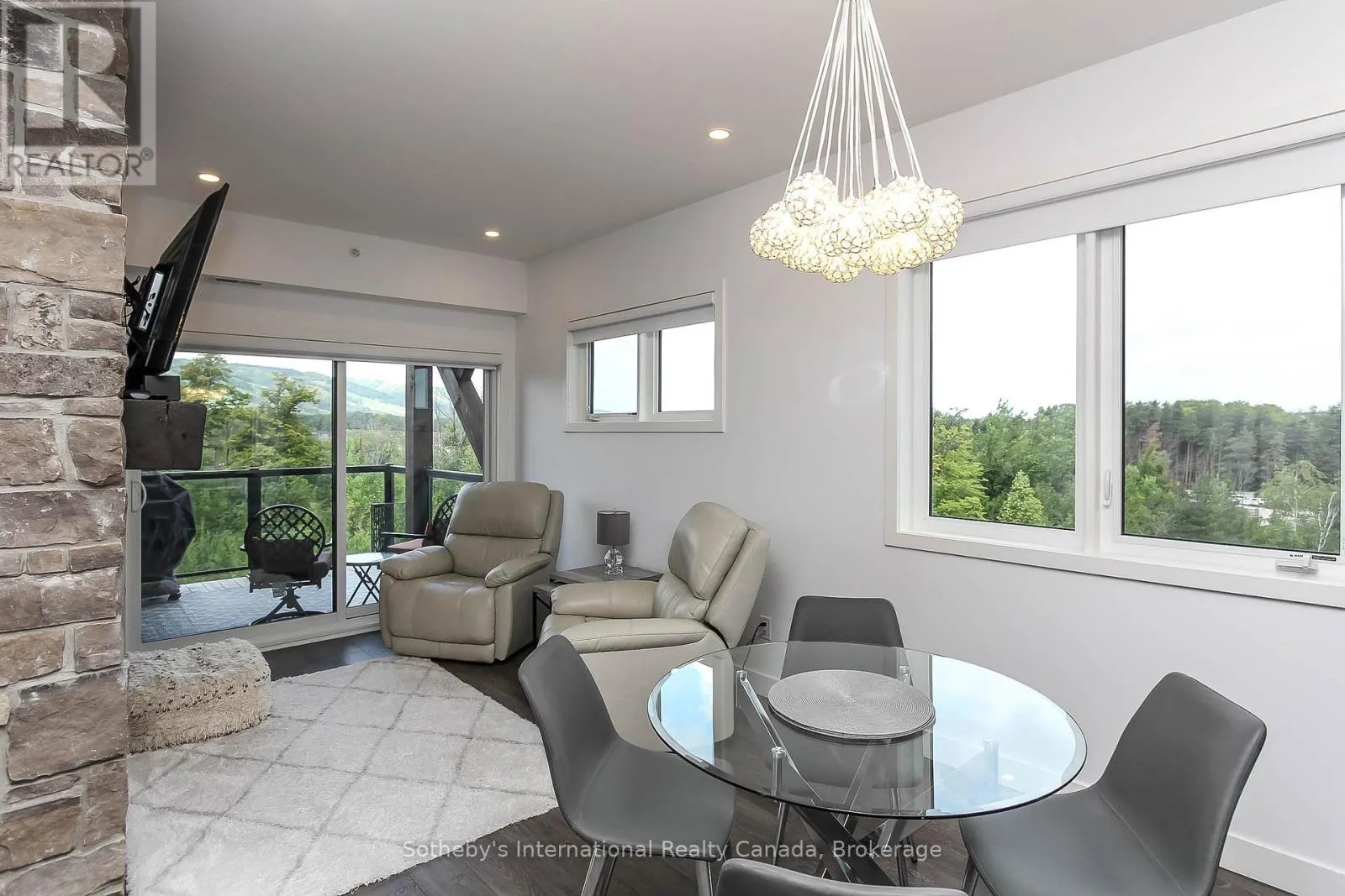 402 - 16 BECKWITH LANE, #402