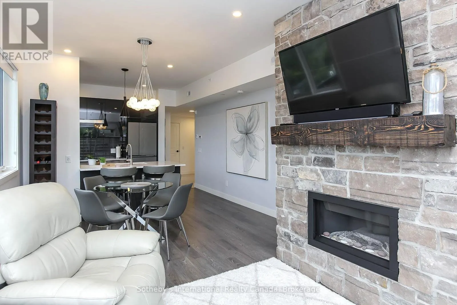 402 - 16 BECKWITH LANE, #402