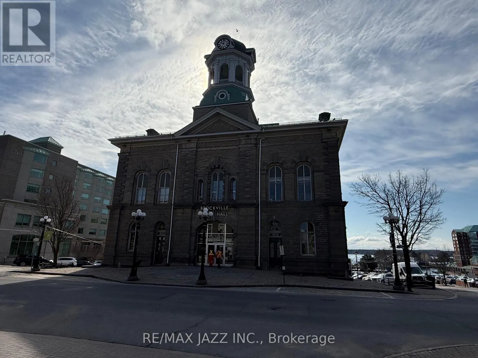 2 KING STREET W