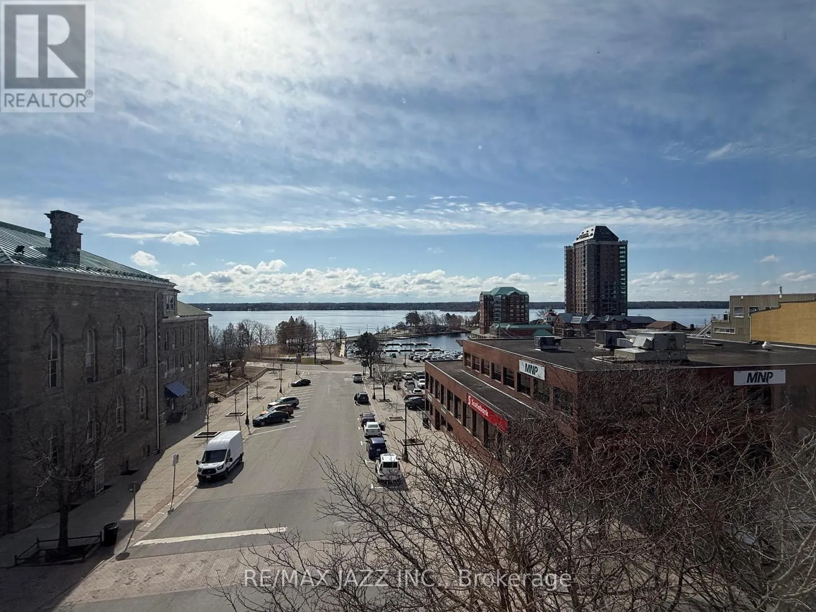 2 KING STREET W