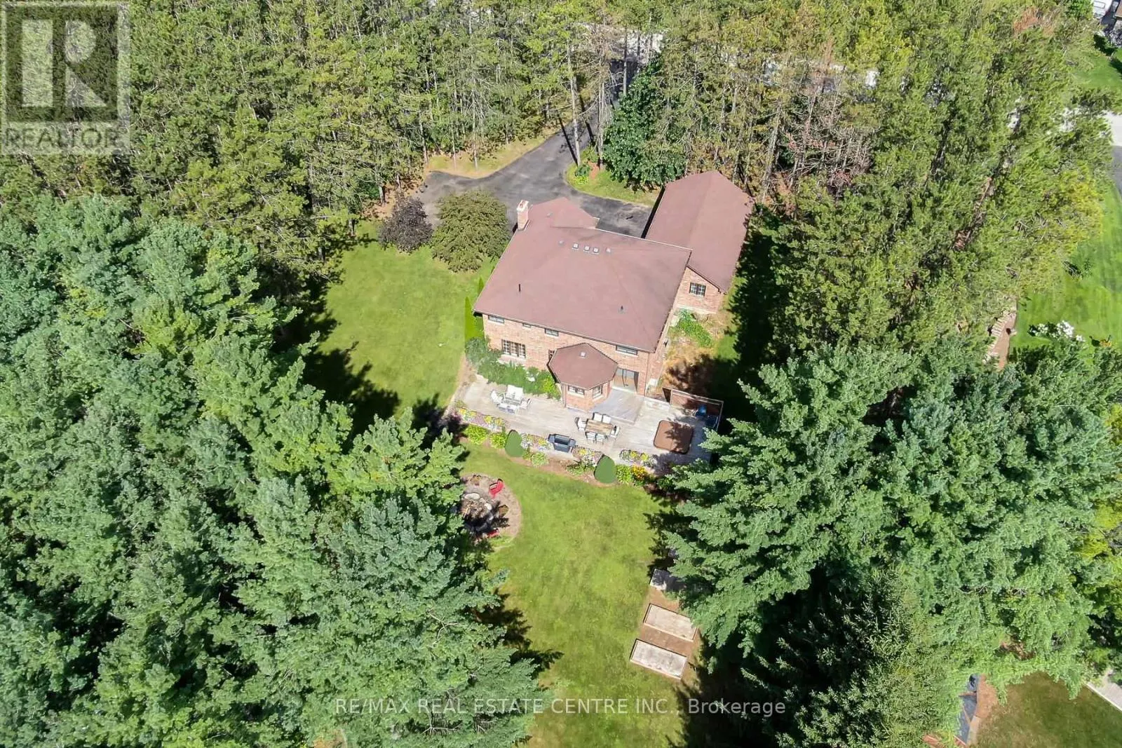 4 PINE RIDGE ROAD